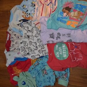 LOT Of Girl's Clothes